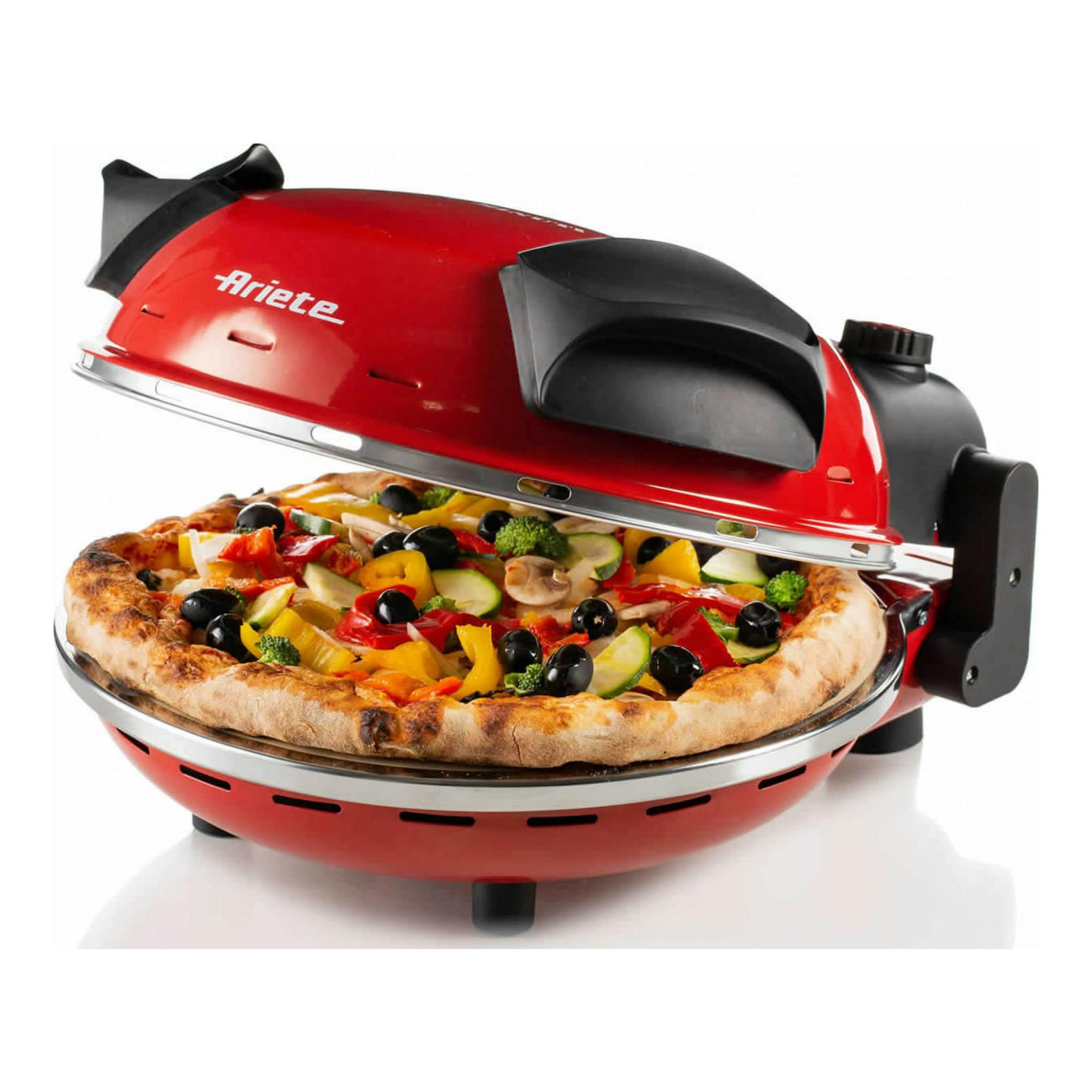 Mini horno para pizza Ariete 0909/10 rojo y negro, vista lateral abierta, con pizza en la piedra.
