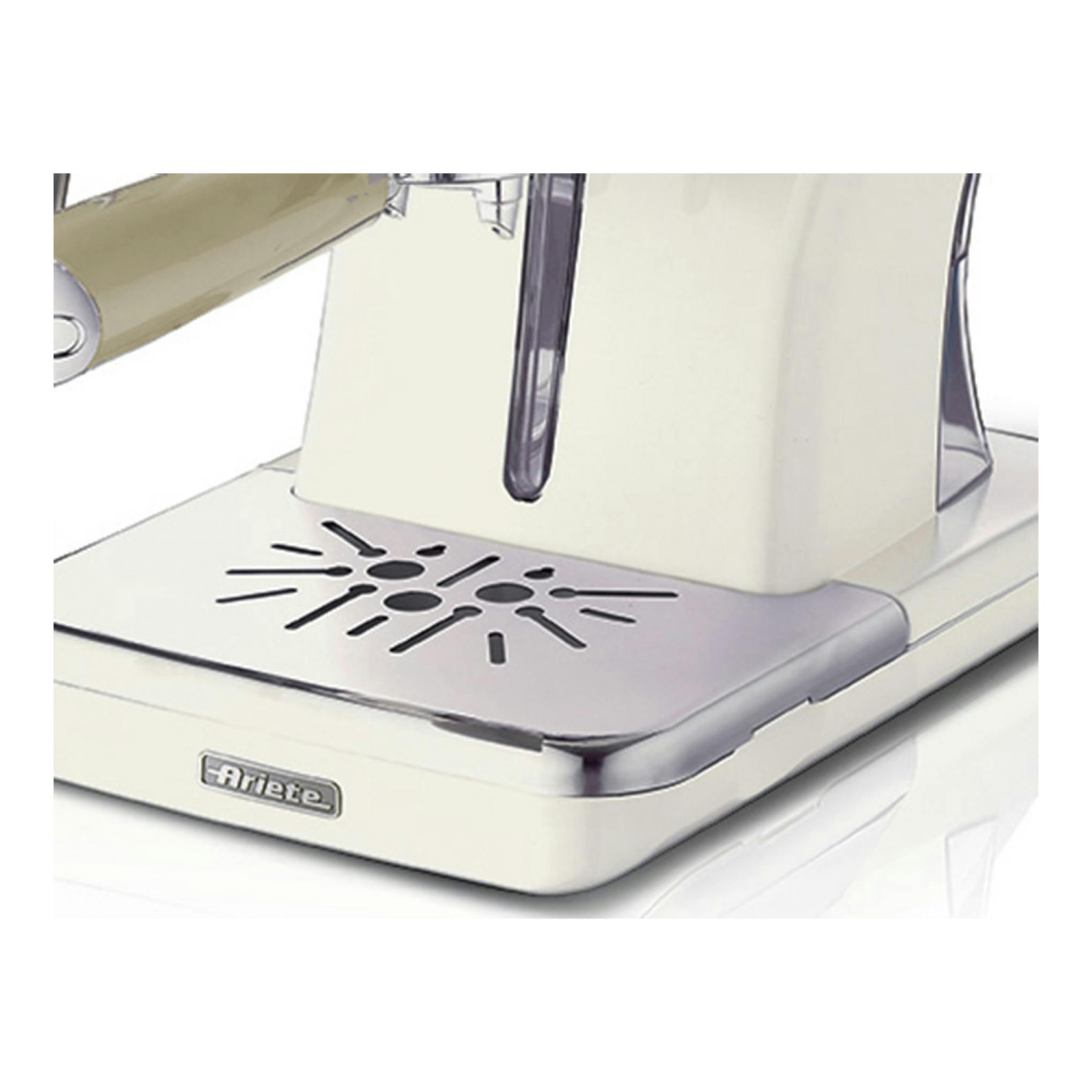Cafetera espresso Ariete 1389/13 beige, vista frontal en primer plano con bandeja recoge gotas.