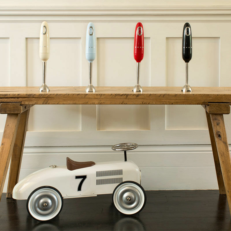 Batidora de mano Smeg HBF01RDEU – 700 W, 4 velocidades, diseño retro rojo