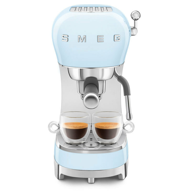 Cafetera espresso manual Smeg ECF02PBEU – 15 bar, varilla de vapor, azul pastel