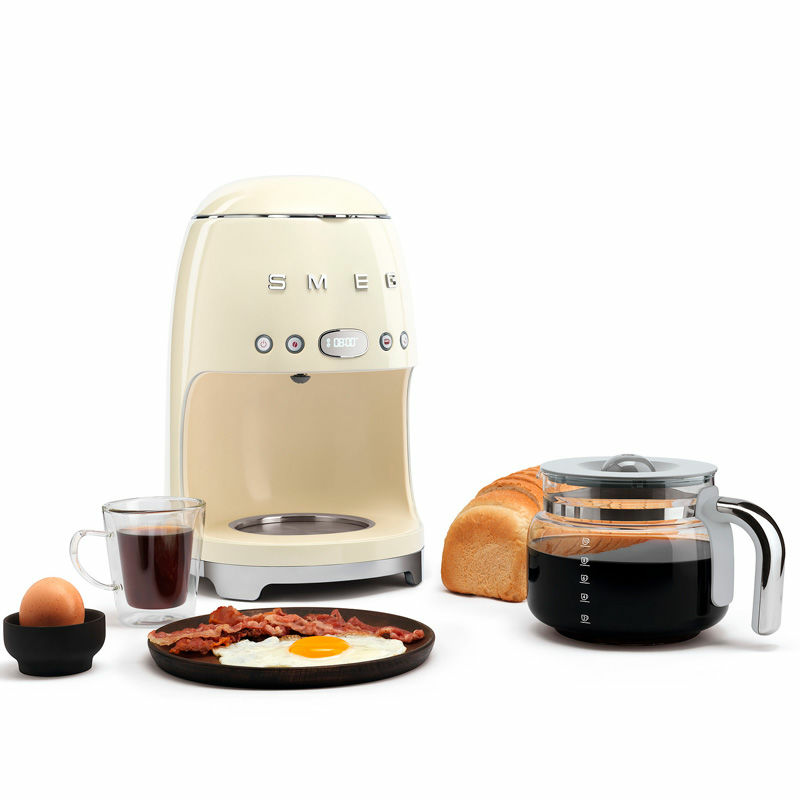 Cafetera de goteo Smeg DCF02CREU – 1,4 L (10 tazas), programable, diseño 50's crema