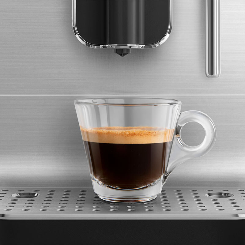 Cafetera superautomática Smeg BCC12BLMEU – Molinillo cónico acero inoxidable, 19 bar, Varilla de vapor