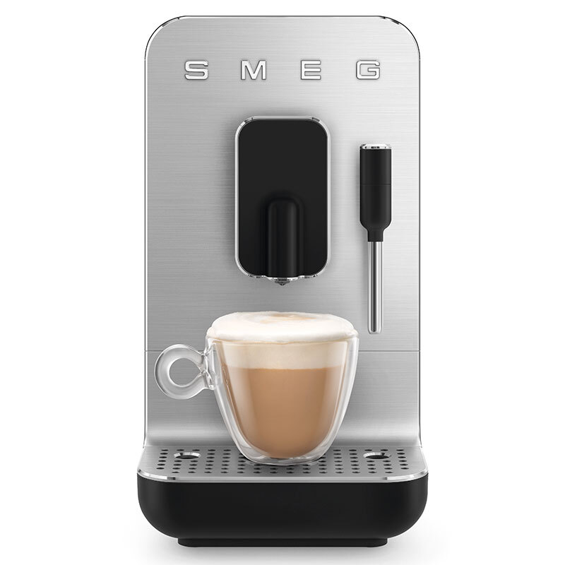 Cafetera superautomática Smeg BCC12BLMEU – Molinillo cónico acero inoxidable, 19 bar, Varilla de vapor