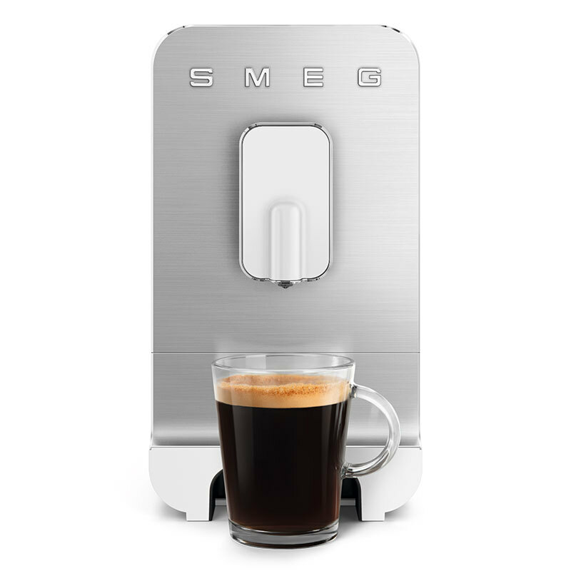 Cafetera superautomática Smeg BCC11WHMEU – 7 bebidas, molinillo integrado, blanco mate