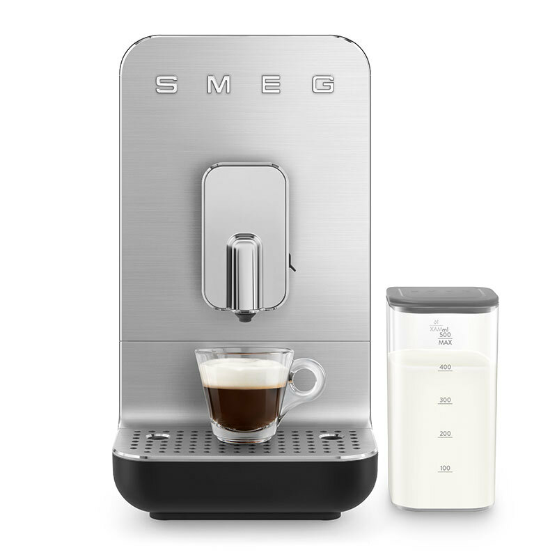 Cafetera superautomática Smeg BCC13BLMEU – Molinillo integrado, Jarra de leche automática, 19 bar