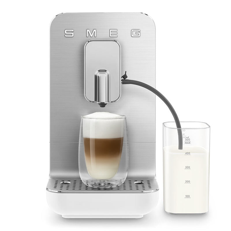 Cafetera superautomática Smeg BCC13WHMEU – Molinillo integrado, Jarra de leche, 19 bar