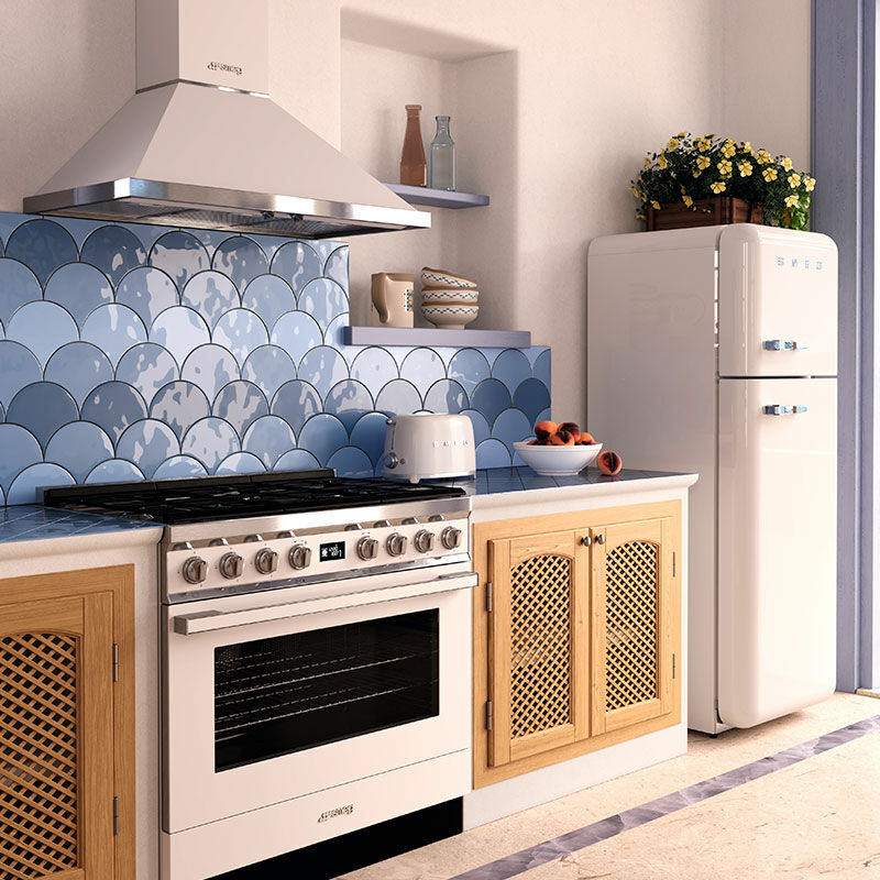 Cocina mixta Smeg CPF9GPWH – 6 quemadores, Horno 126 L pirolítico, Blanco esmaltado