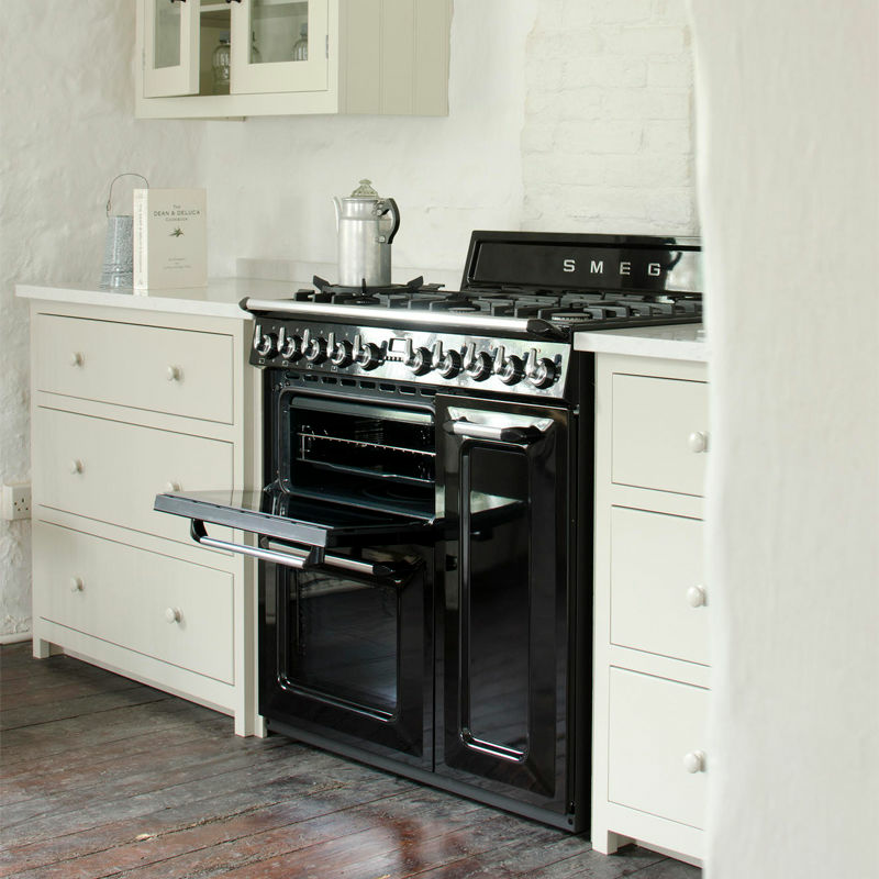 Cocina Smeg TR93BL – 6 fuegos, 3 hornos, Limpieza a vapor