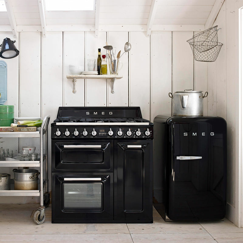 Cocina Smeg TR93BL – 6 fuegos, 3 hornos, Limpieza a vapor