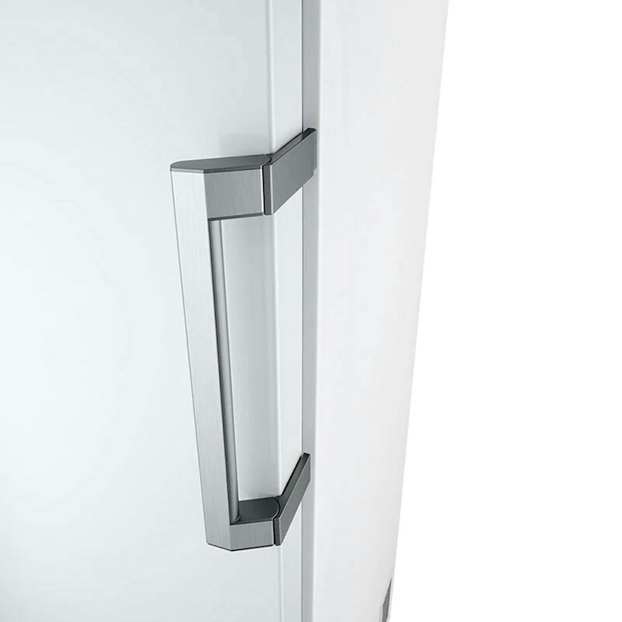 Congelador vertical LG GFT41SWGSZ, detalle del tirador de la puerta blanca