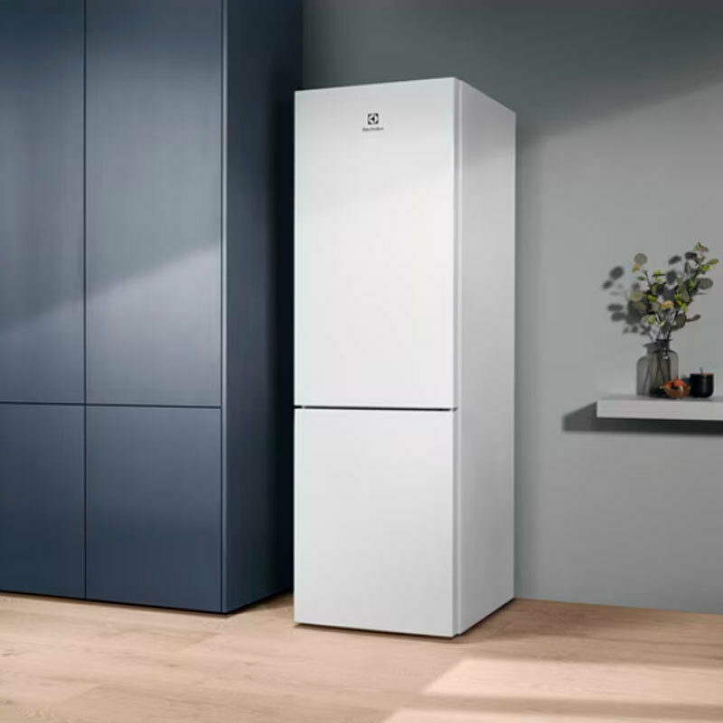 Frigorífico combi Electrolux LNT5ME32W1 – TwinTech Total No Frost, 330 L, Clase E