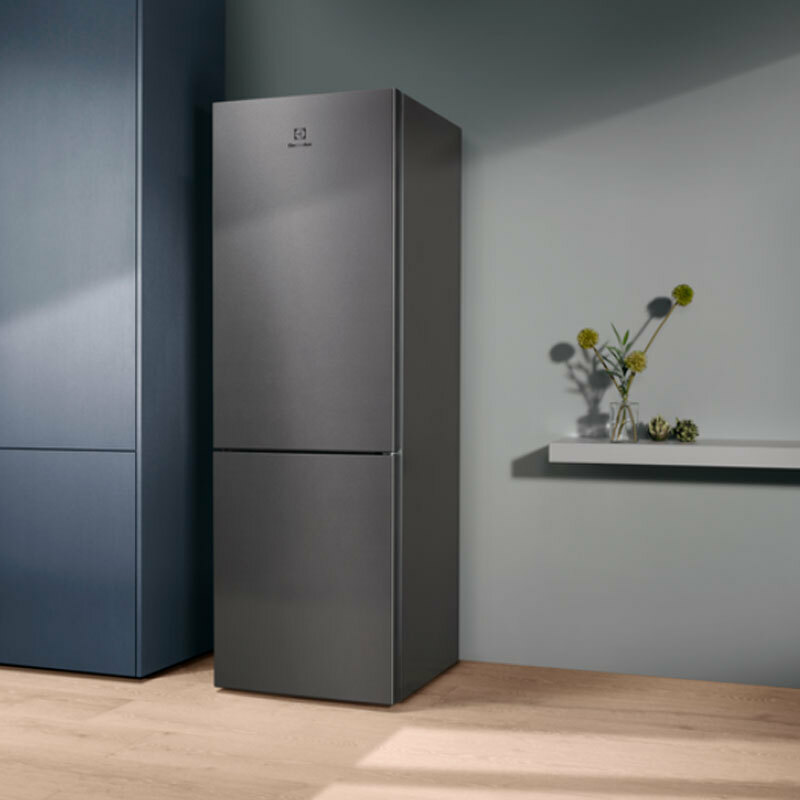 Frigorífico combi Electrolux LNT6ME32U2 – 330 L, Total No Frost, Acero inoxidable