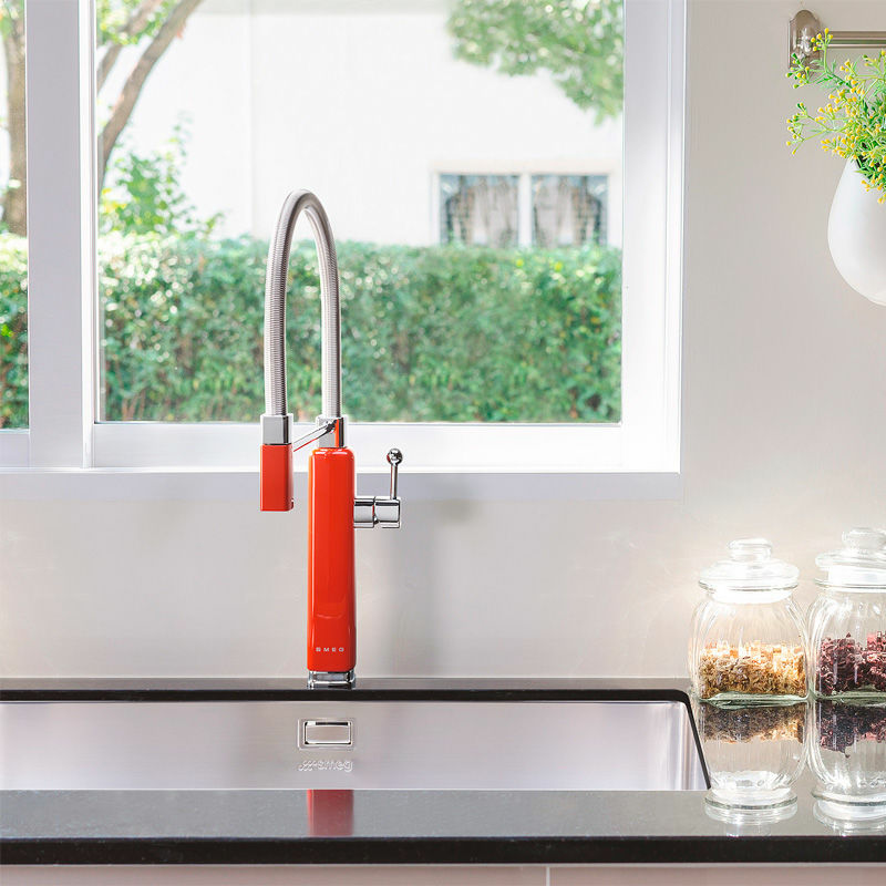Grifo de cocina Smeg MDF50RD – Estilo 50's, Monomando, Ducha extraíble