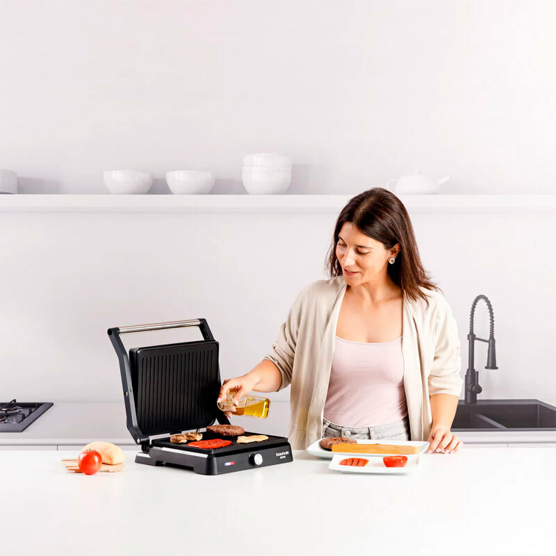 Grill 2 en 1 Taurus BISTRO – 2600 W, placas 29x23 cm antiadherentes, apertura 180°