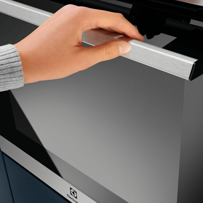 Horno multifunción integrable Electrolux EOF3H50BX – 65 L, SurroundCook, Hidrolítico