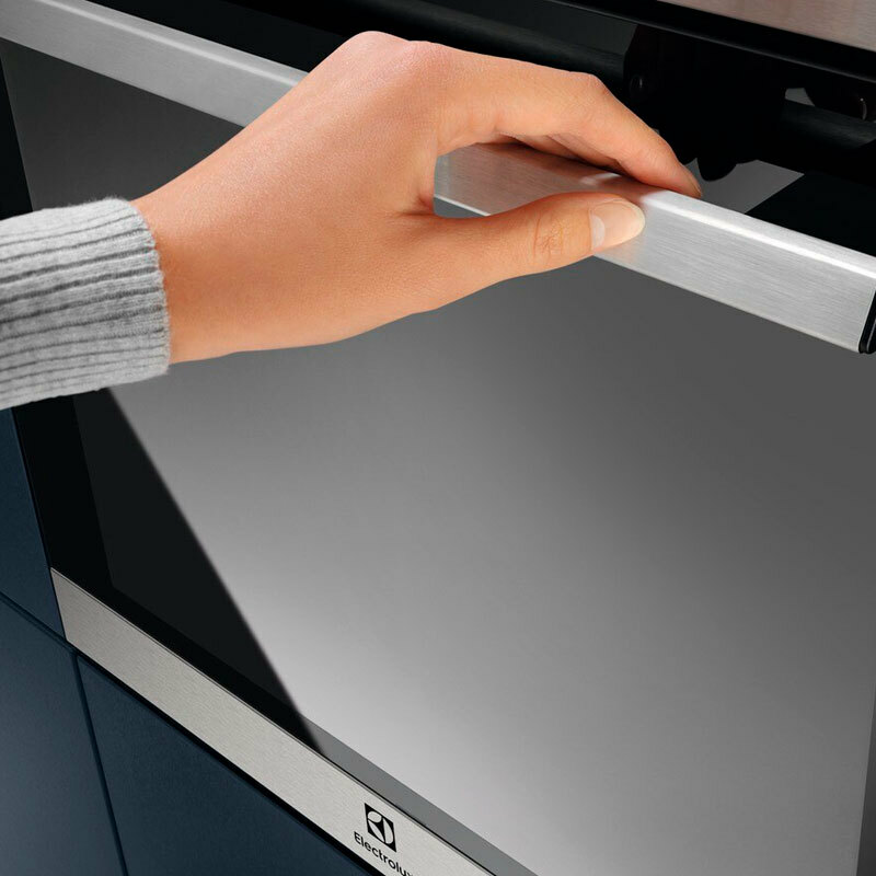 Horno pirolítico integrable Electrolux EOH4P56BX – 65 L, 9 funciones, inox antihuellas