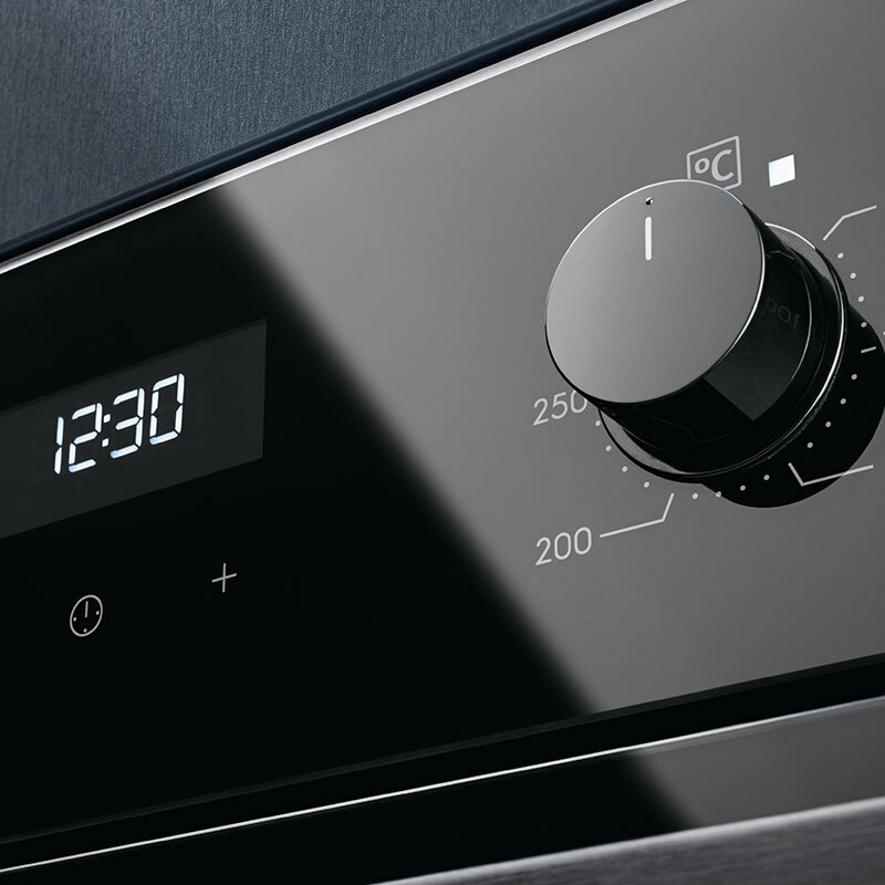 Horno multifunción Electrolux OEF5H50BK – Integrable, 65 L, SurroundCook