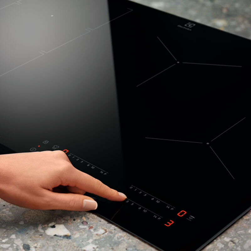Placa de inducción Electrolux LIT6340CK – Zona triple XL 32 cm, PowerBoost 3,6 kW, Cristal negro sin marco