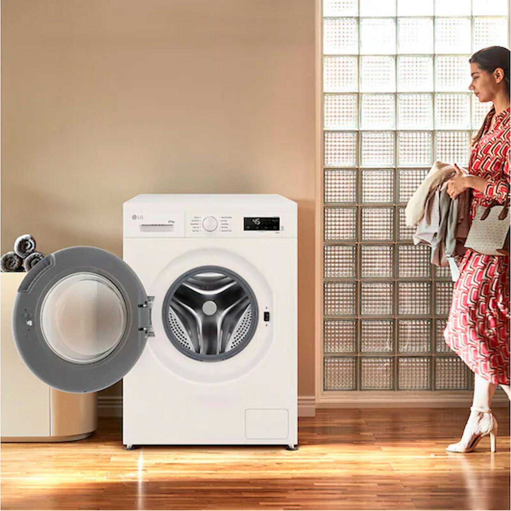 Lavasecadora LG W4X1085NWH blanca con puerta abierta