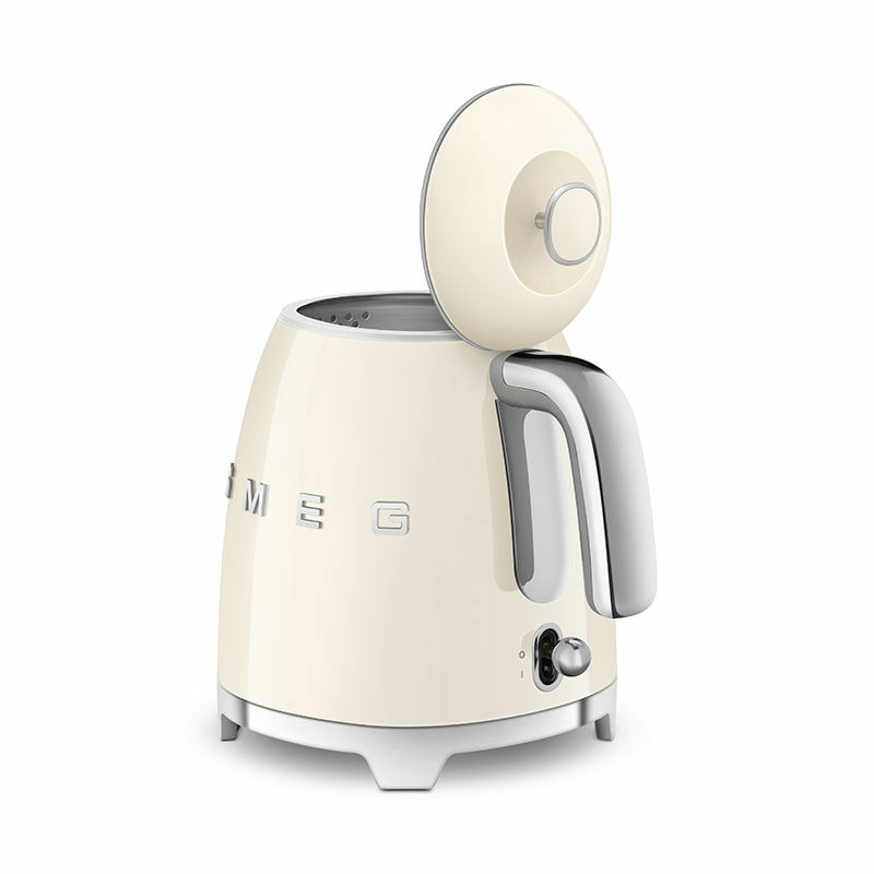 Mini hervidor Smeg KLF05CREU – 0,8 L, 1400 W, color crema