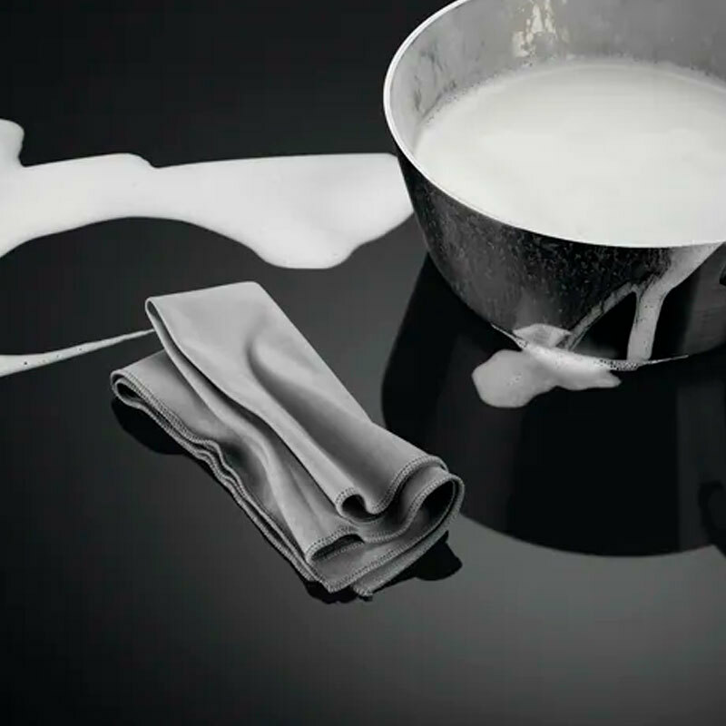 Placa de inducción AEG IKB63302FB – zona doble 28 cm, PowerBoost, control táctil deslizante