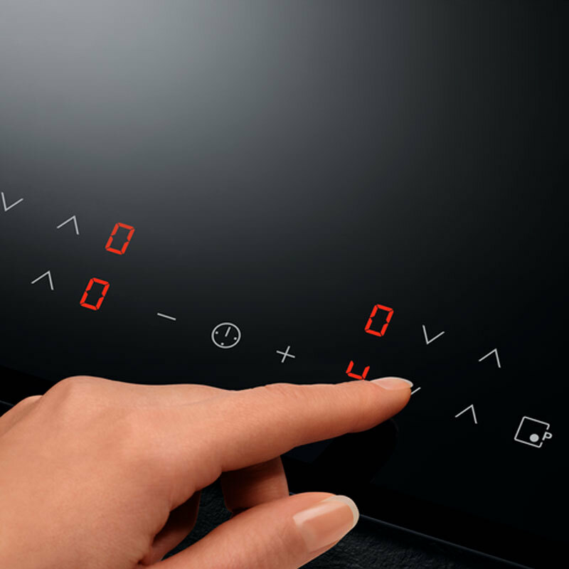 Placa de inducción AEG IKB63302FB – zona doble 28 cm, PowerBoost, control táctil deslizante