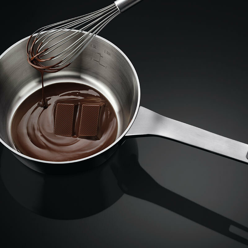 Placa de inducción AEG TO63IQ0BIB – 3 zonas Flex, PowerBoost, Control táctil