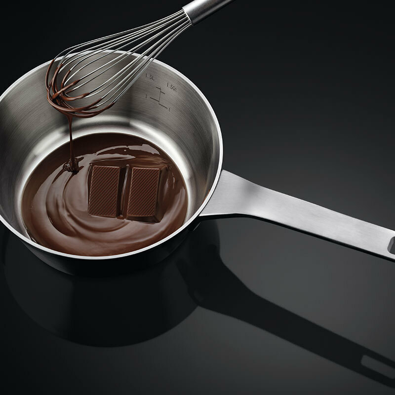 Placa de inducción AEG TO63IV00FB – 3 zonas, zona paella 32 cm, PowerBoost