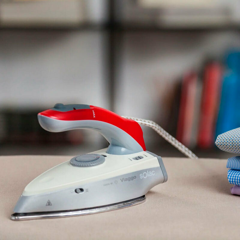 Plancha de viaje Solac PV1652 – Bivoltaje, Suela cerámica, Golpe de vapor 45 g/min