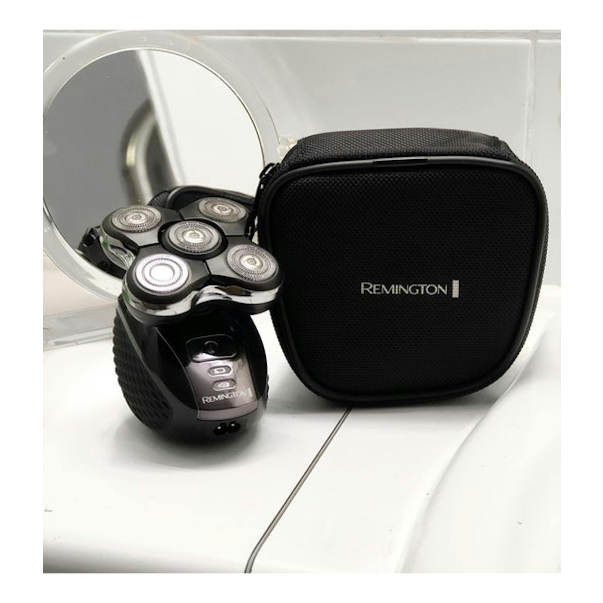 Afeitadora Remington Ultimate Series RX5 XR1500 negra, con 5 cabezales, junto a estuche y espejo.