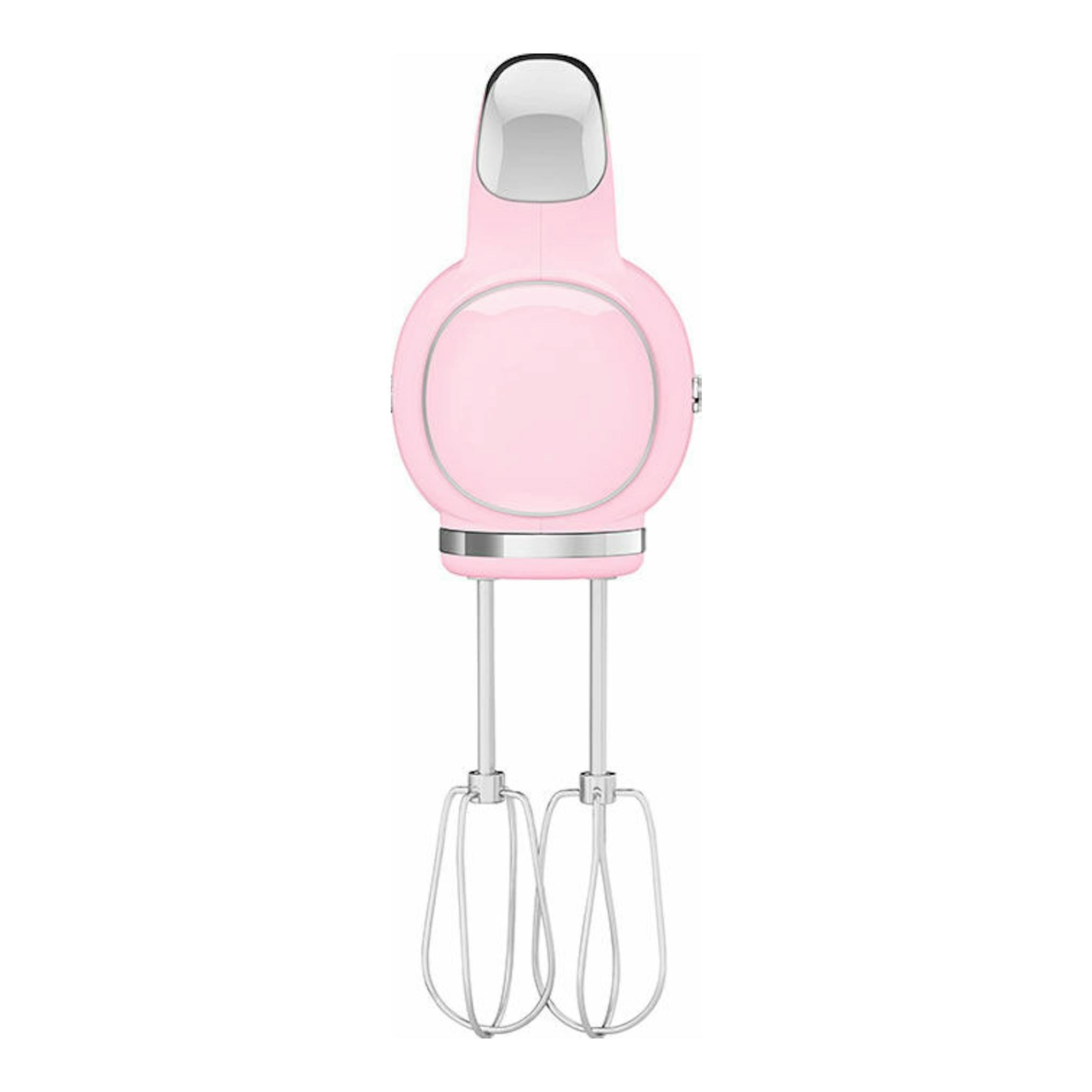Amasadora Smeg HMF01PKEU rosa, vista frontal, con dos varillas y detalles metálicos.