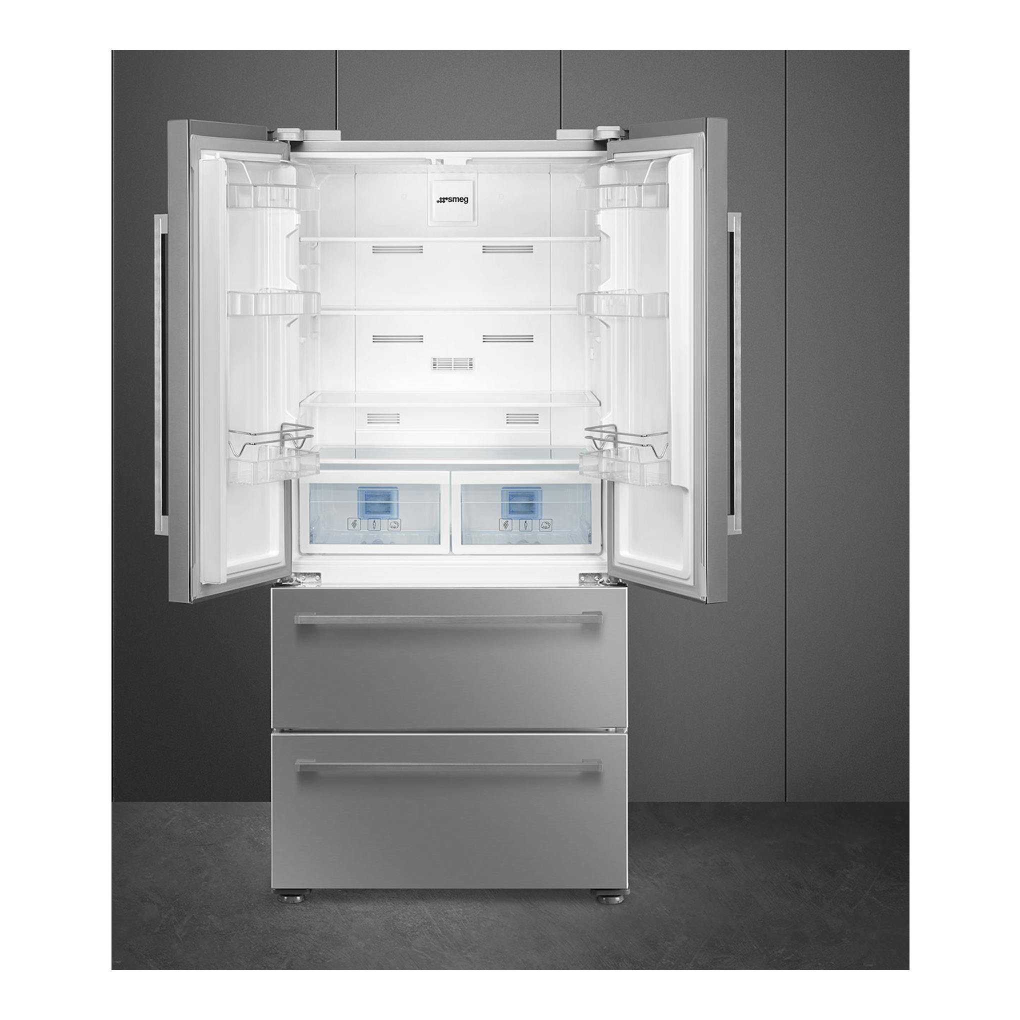 Frigorífico americano Smeg FQ55FXDE en inox, con puertas abiertas y dos cajones inferiores.