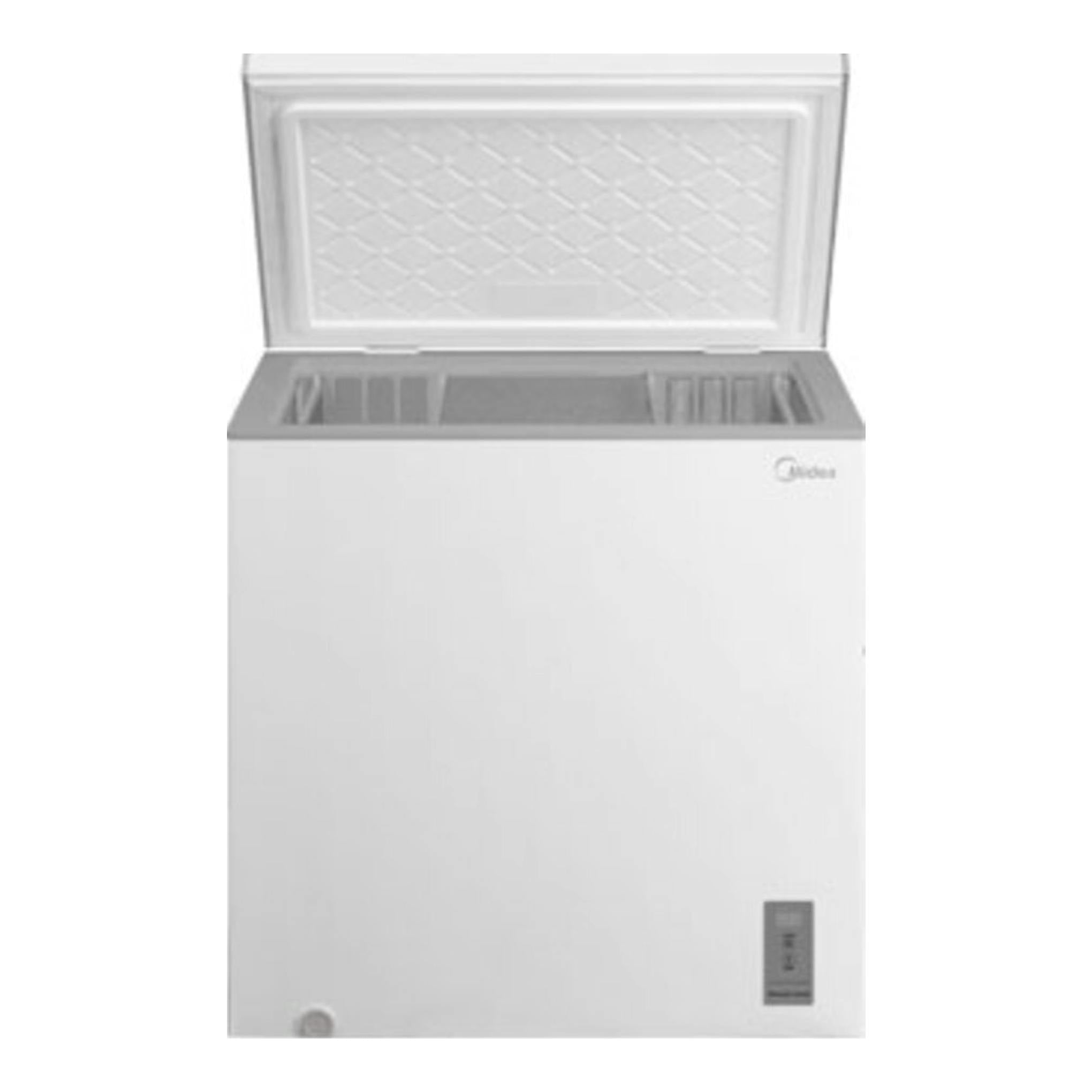 Arcón congelador Midea MDRC284FZE01 blanco, vista frontal, con tapa superior abierta.