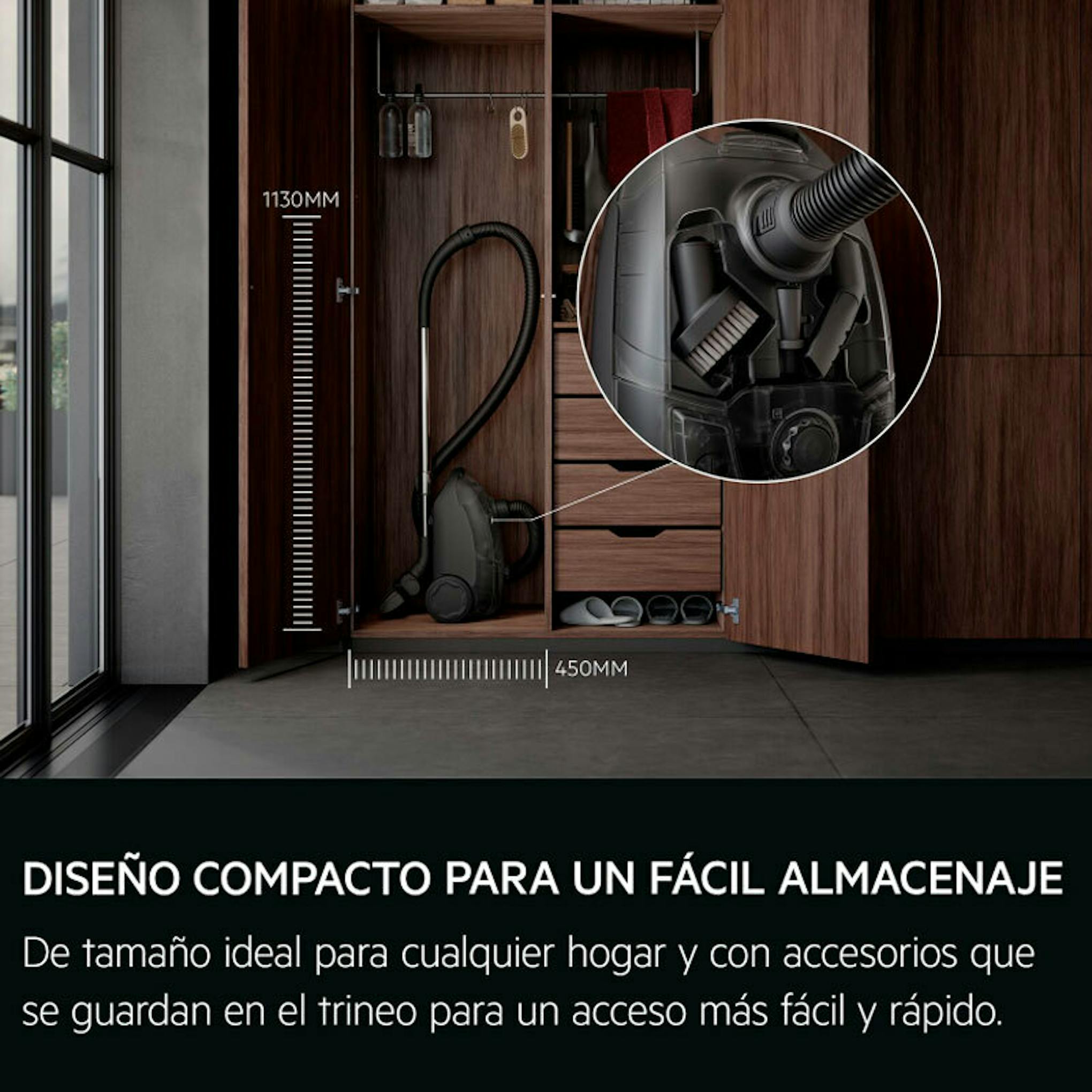 Aspirador AEG AB31C1GG guardado en un armario, con detalle ampliado del cabezal