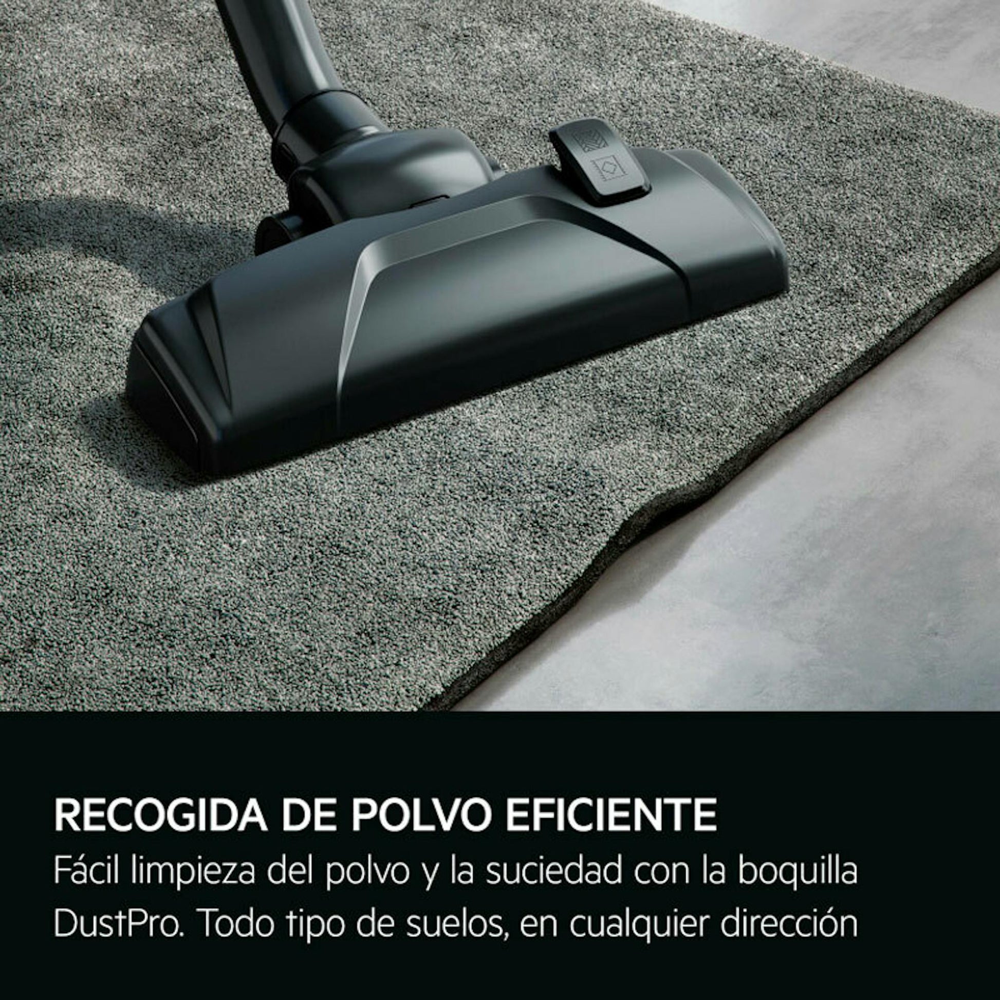 Boquilla del aspirador AEG AB31C1GG sobre una alfombra