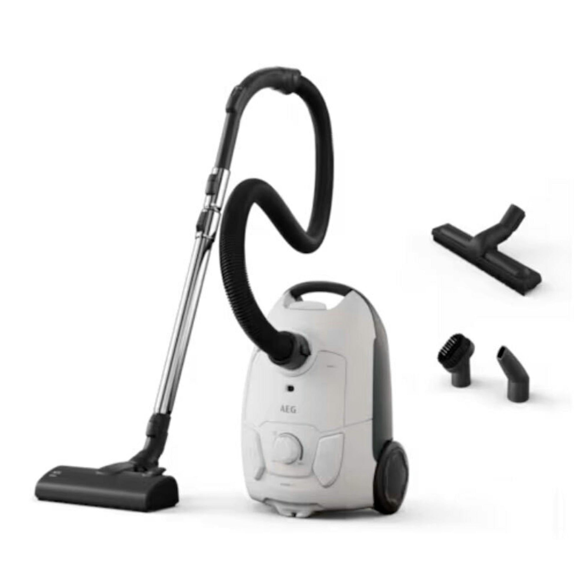 Aspirador AEG AB51C2SW con tubo, cepillo y accesorios sobre fondo blanco