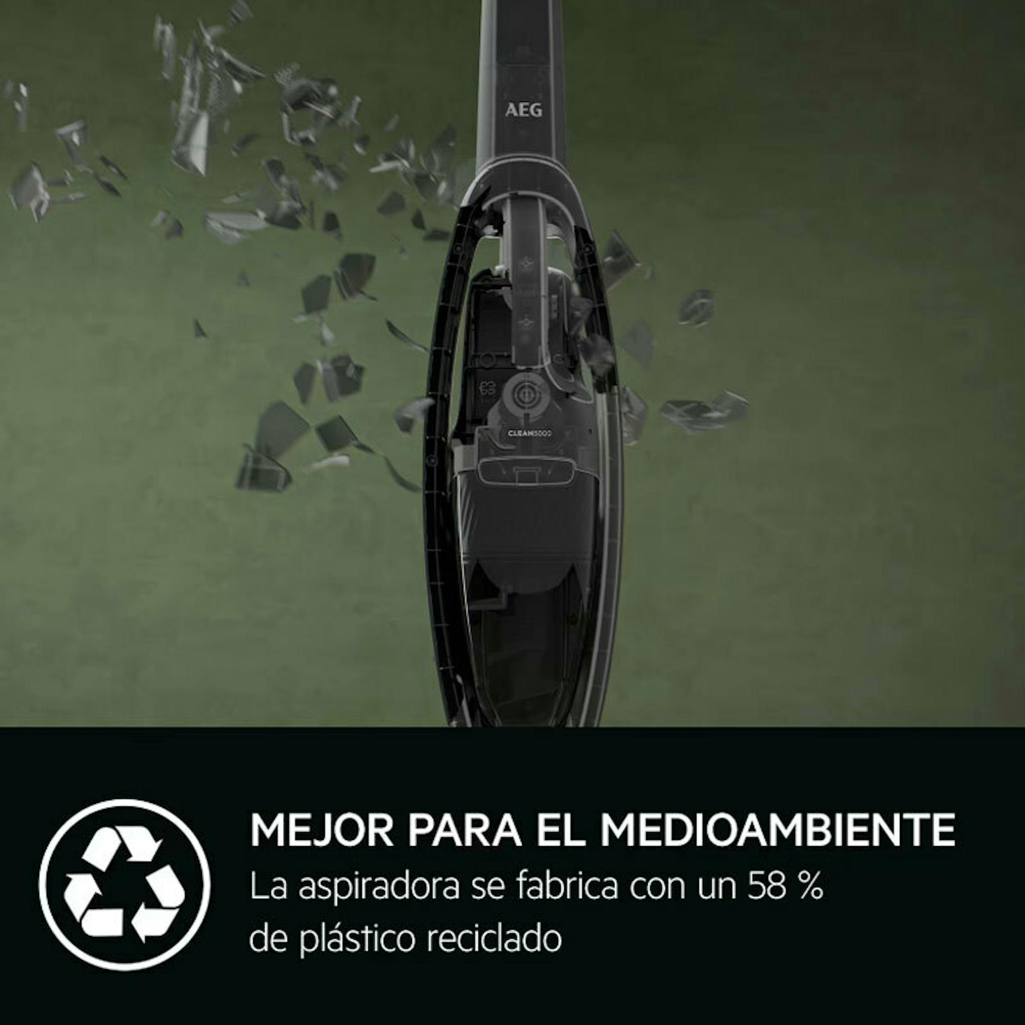 Aspirador AEG AS52CB18DG sobre fondo verde con texto de plástico reciclado