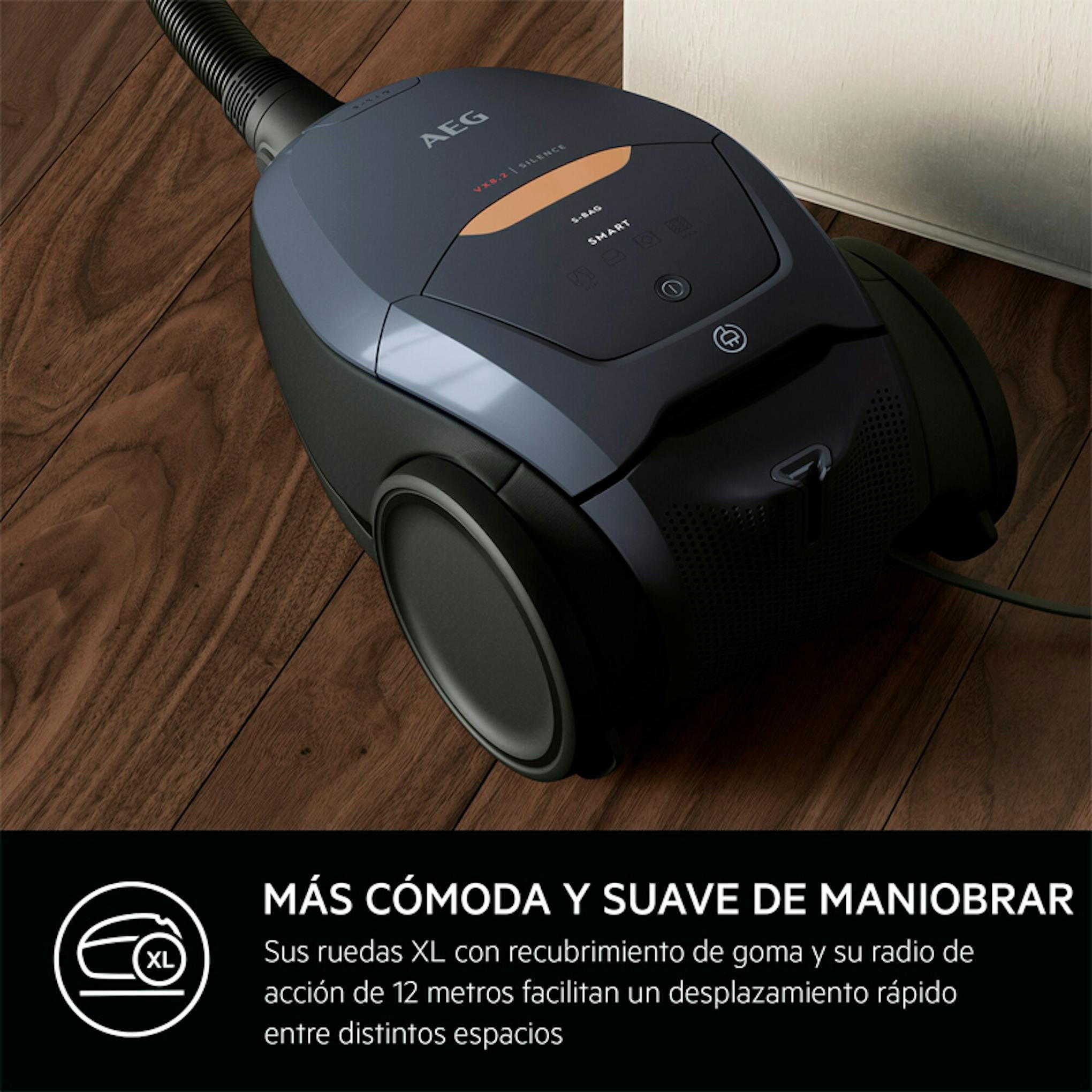 Aspirador con bolsa AEG VX82-1-5DB sobre suelo de madera