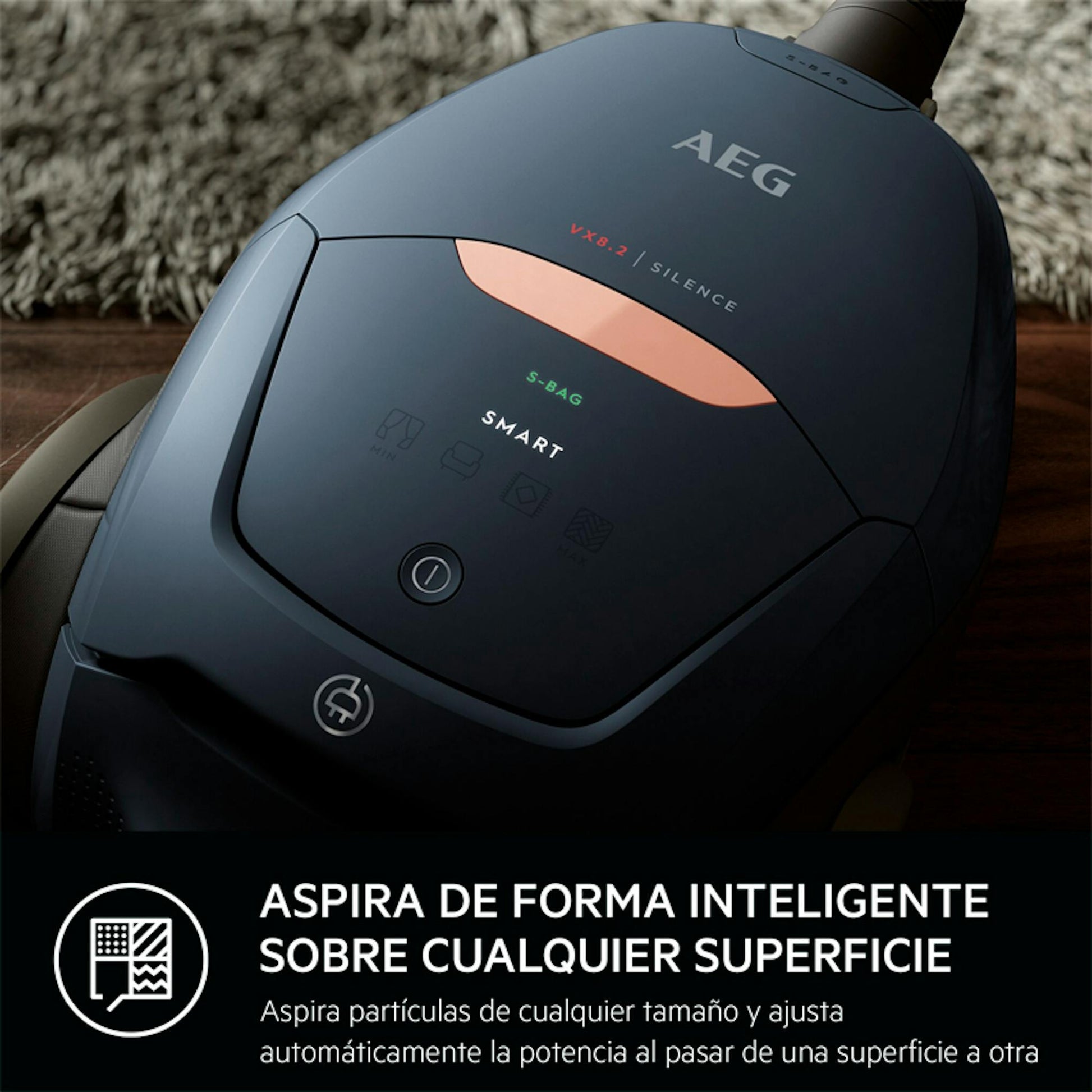 Primer plano del aspirador con bolsa AEG VX82-1-5DB en color azul oscuro