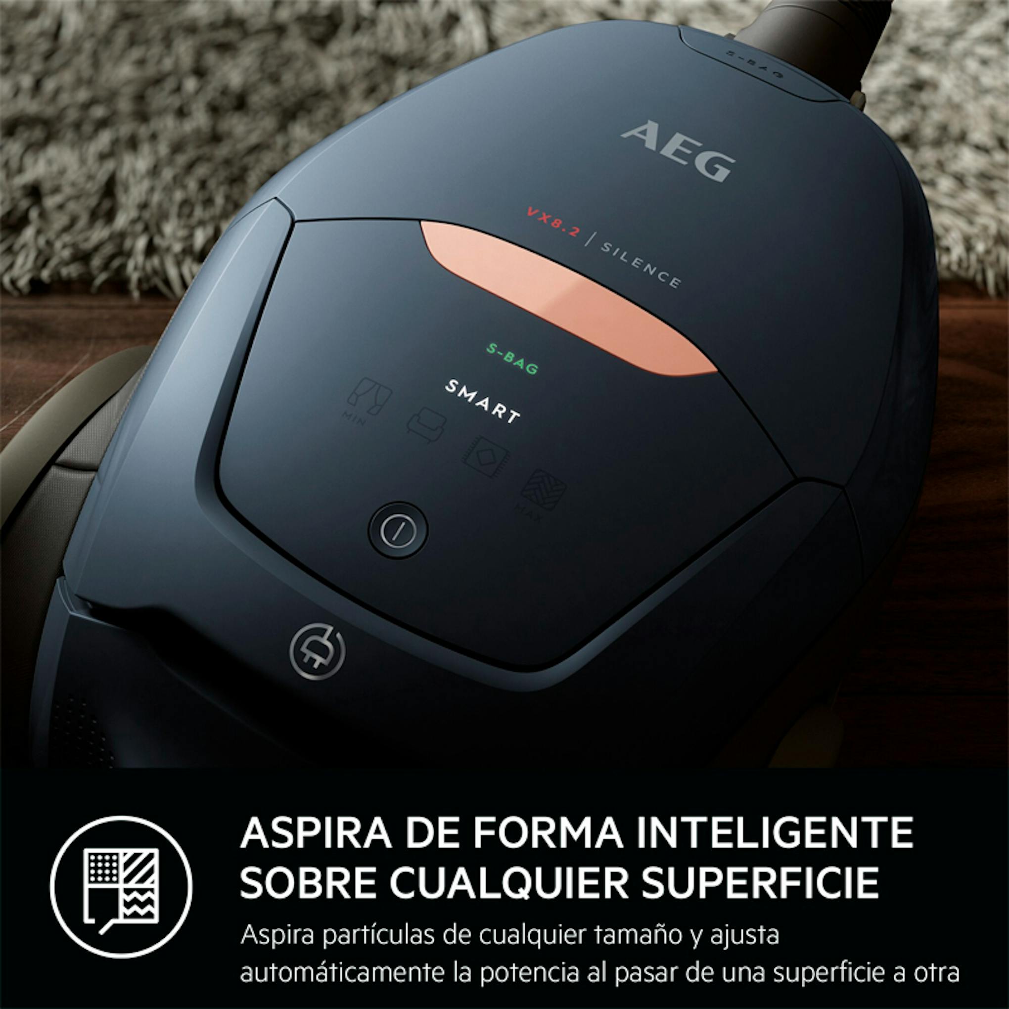 Primer plano del aspirador con bolsa AEG VX82-1-5DB en color azul oscuro
