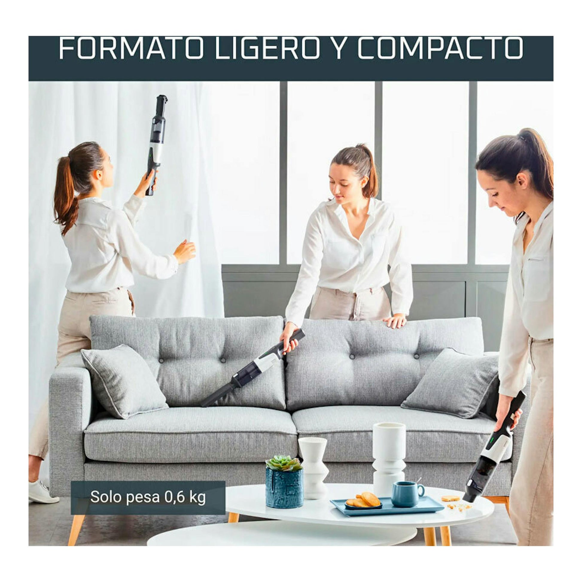 Aspirador de mano Rowenta AC9736WO en salón gris, usado sobre un sofá por tres mujeres.