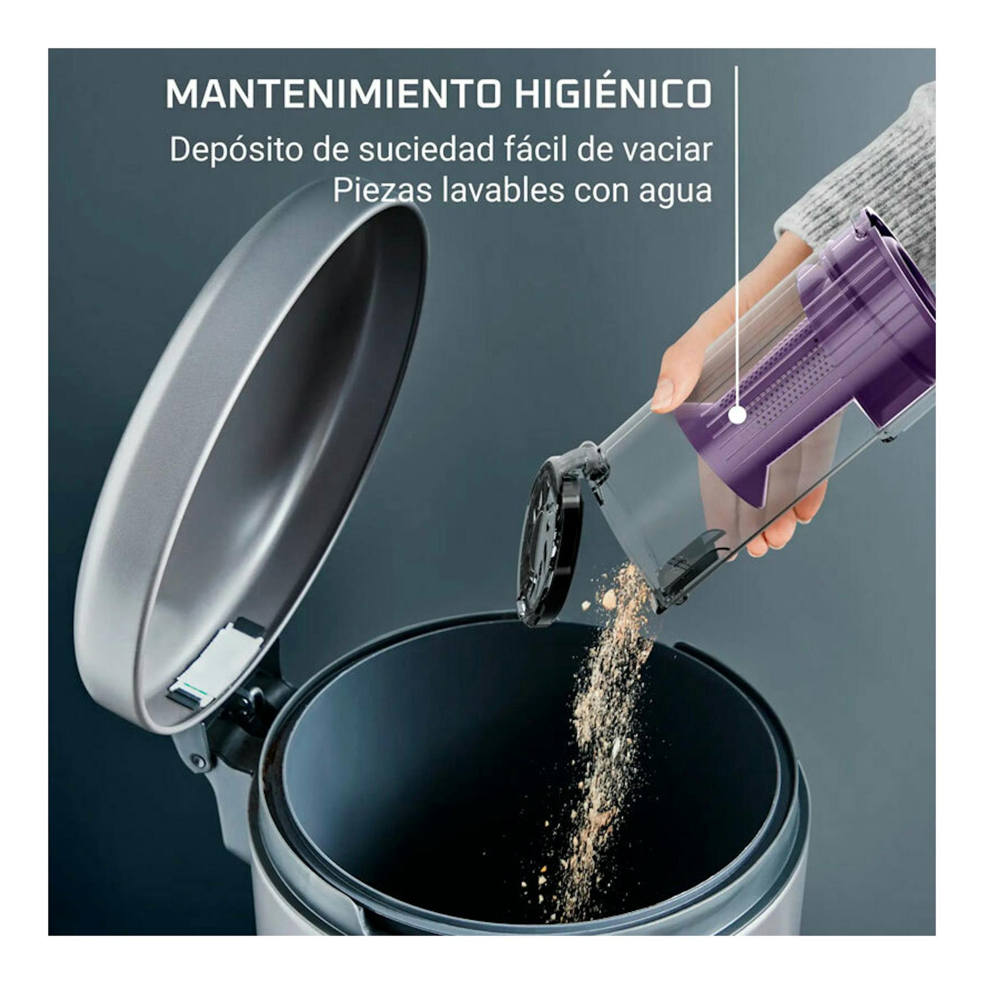 Rowenta RH6A35WO, depósito de aspirador escoba morado vaciándose en un cubo, vista en primer plano.