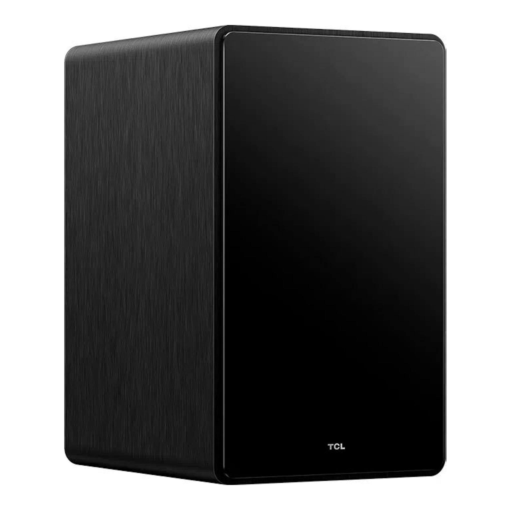 Subwoofer TCL S75HE negro, vista frontal en ángulo, con acabado texturizado y logo TCL.