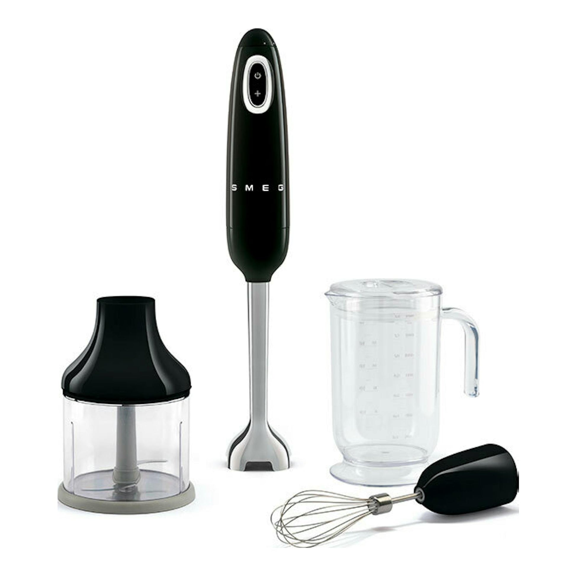 Batidora de mano Smeg HBF03BLEU negra, con picadora, vaso medidor y varilla batidora sobre fondo blanco.