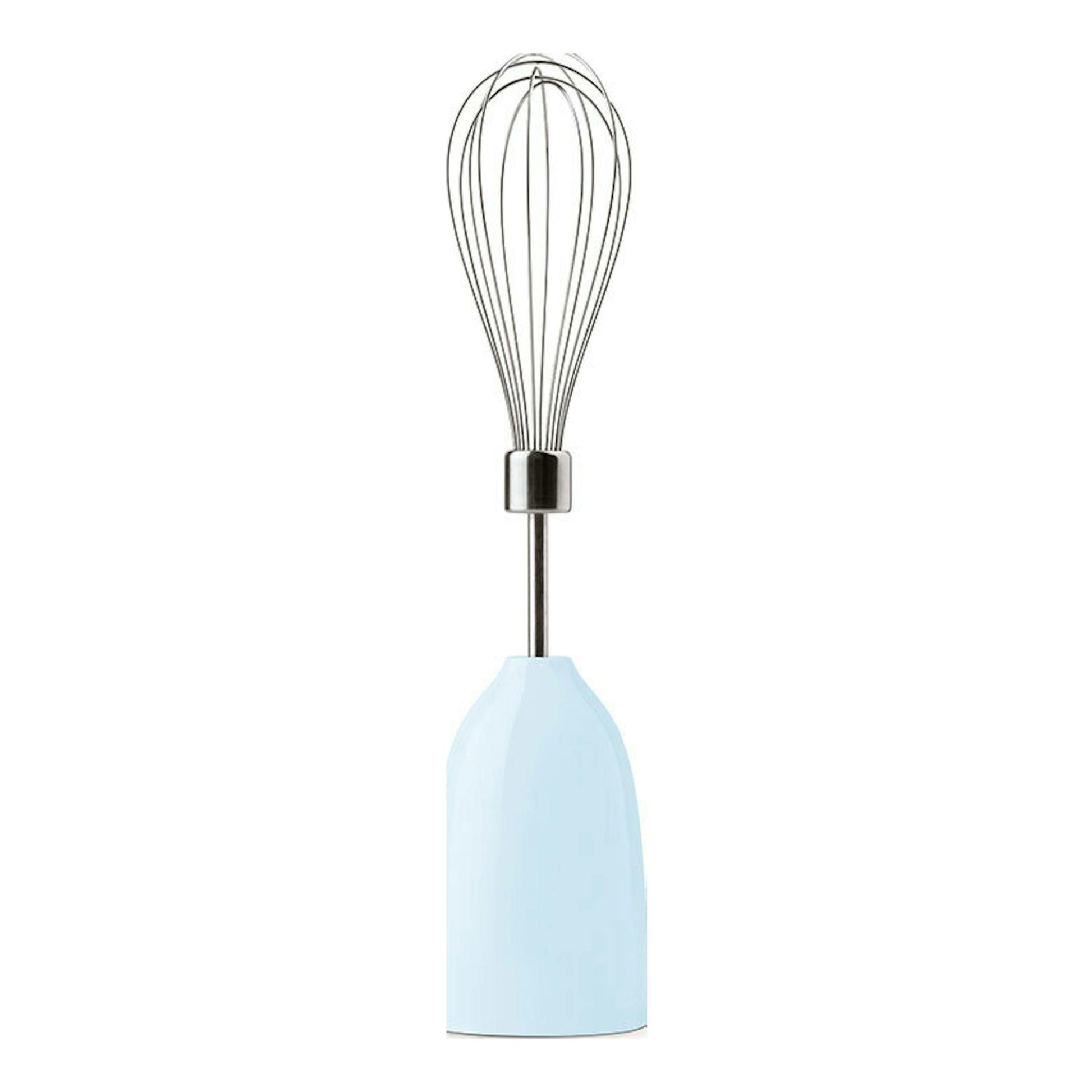 Batidora de mano Smeg HBF03PBEU azul pastel, vista frontal, con varillas metálicas.
