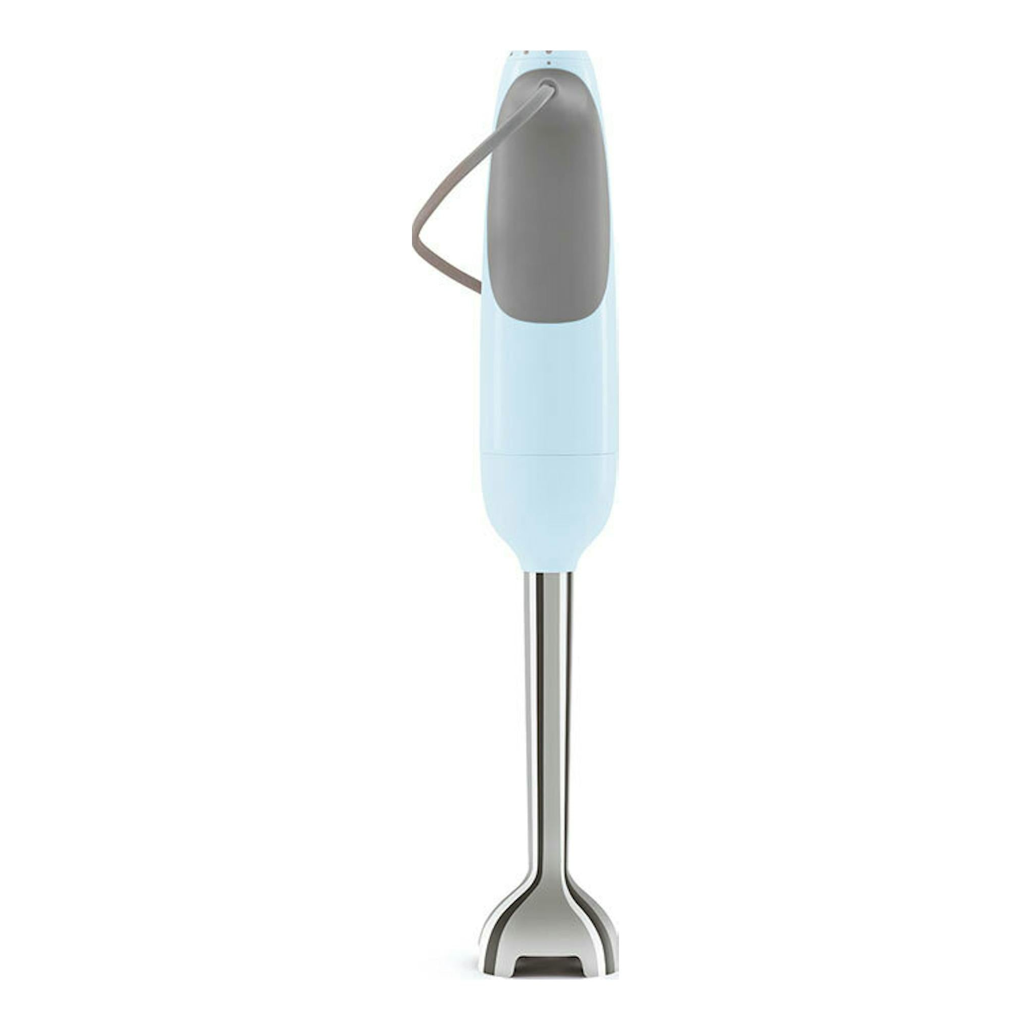 Batidora de mano Smeg HBF11PBEU azul claro, vista frontal, con cuerpo gris y varilla de acero.