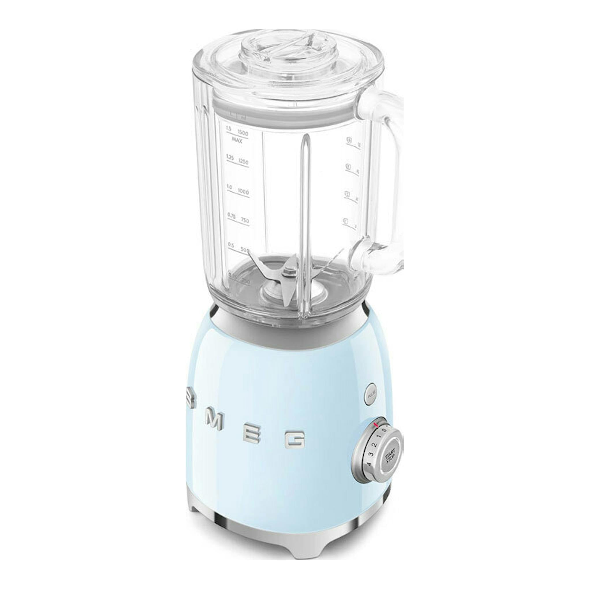 Batidora de vaso Smeg BLF03PBEU azul claro, vista frontal, con jarra transparente.