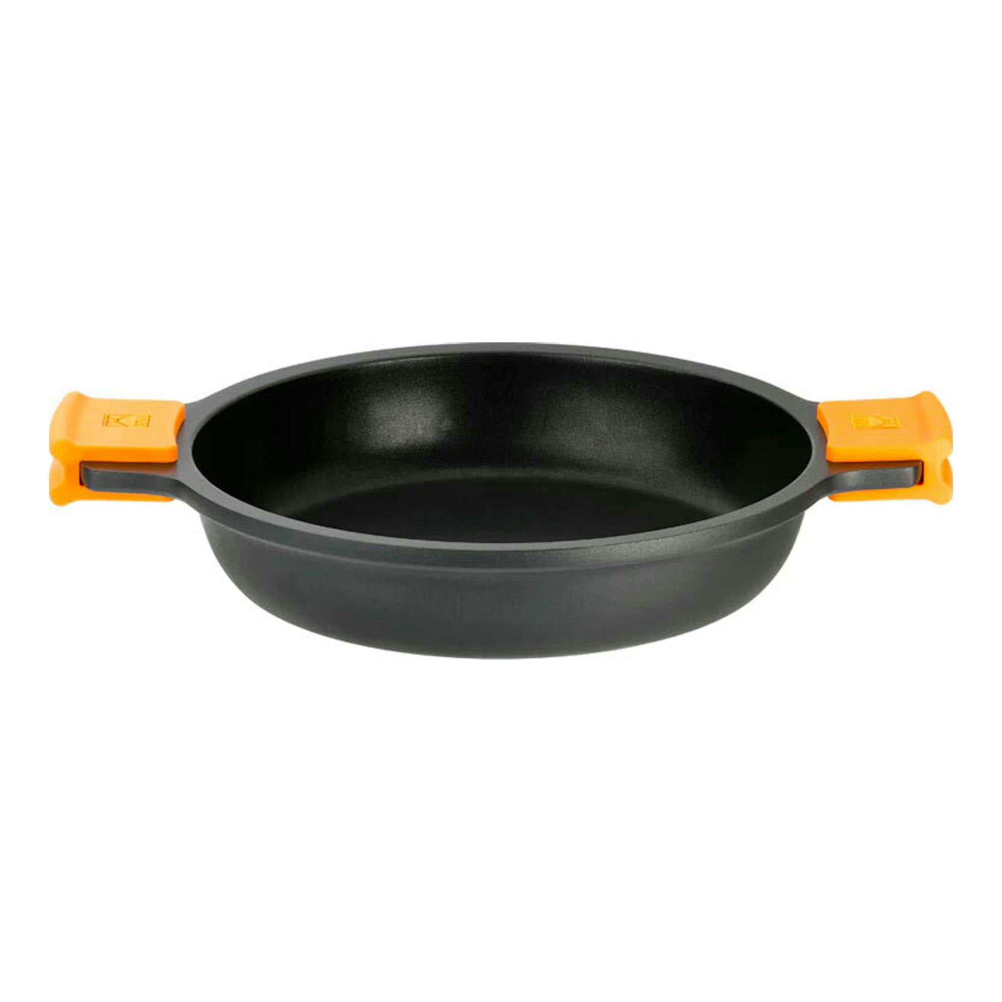 Cacerola baja Bra Efficient negra de 24 cm, vista frontal, con asas naranjas, sin tapa.