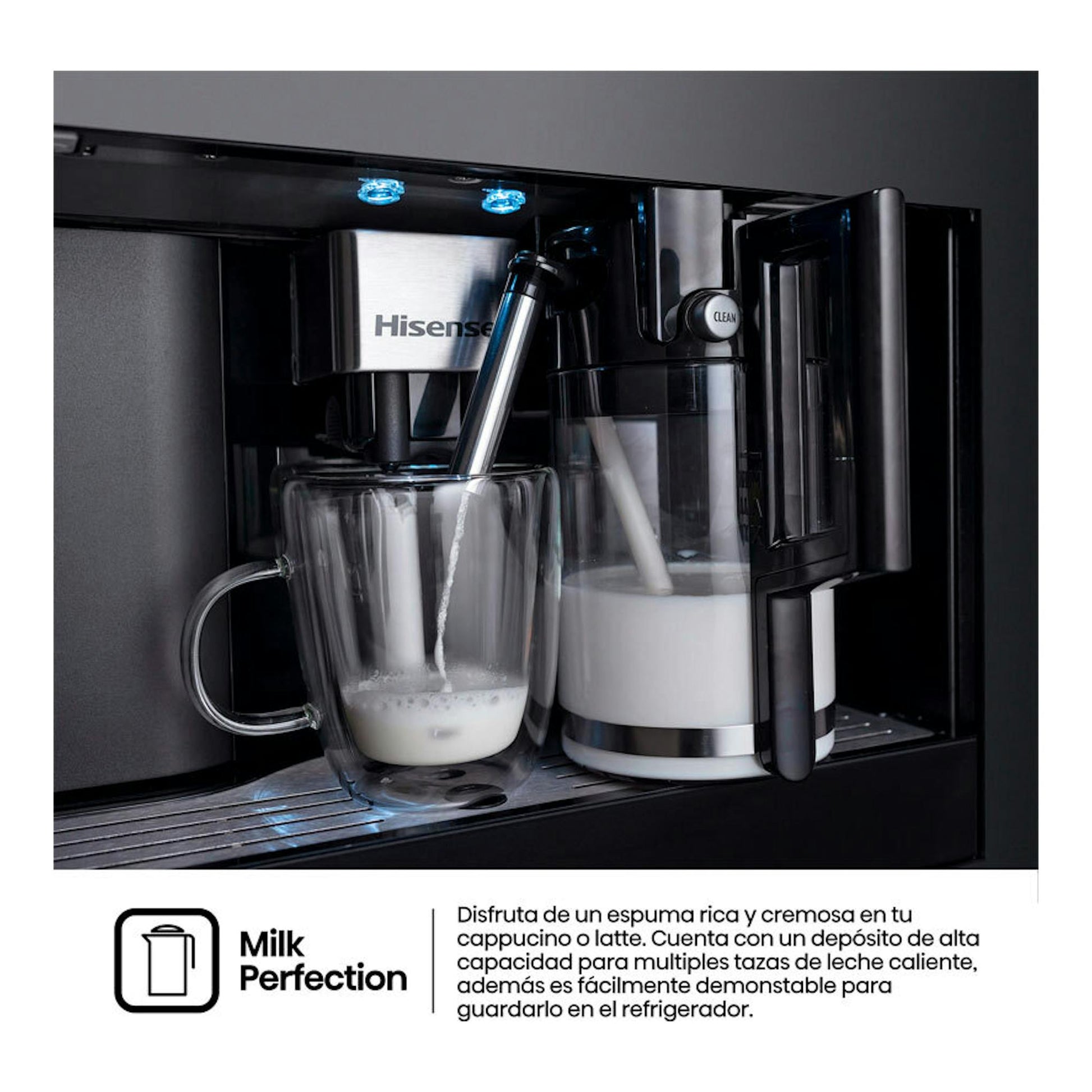 Cafetera automática integrable Hisense CM4H8BG, vista frontal, preparando café en una taza de vidrio con depósito de leche.
