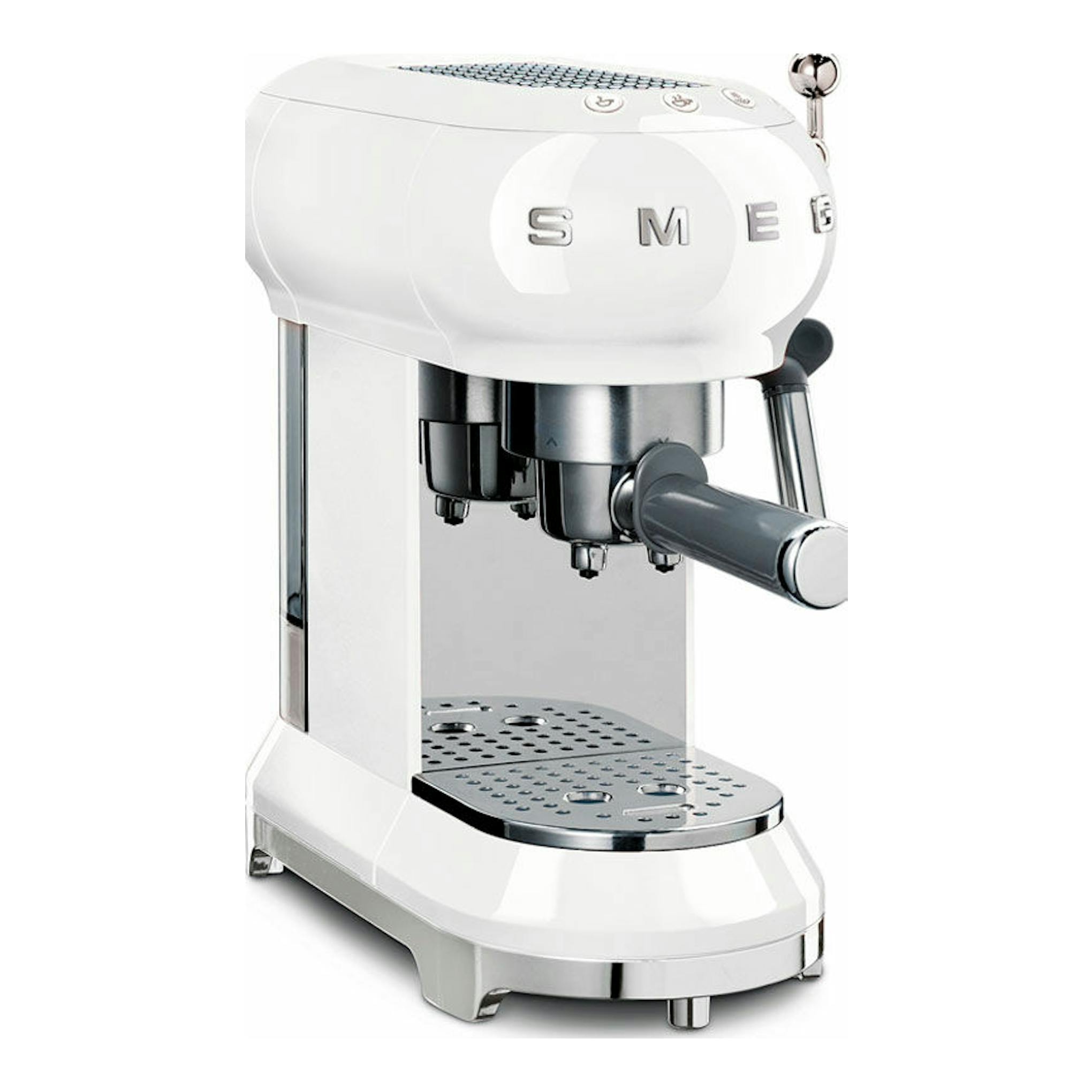 Cafetera espresso Smeg ECF01 blanca, vista frontal en tres cuartos, con portafiltro y detalles cromados.